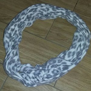 Old Navy Grey White Cheetah Print Infinity Scarf